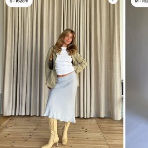 Djerf Avenue Dream Skirt Baby Blue Small